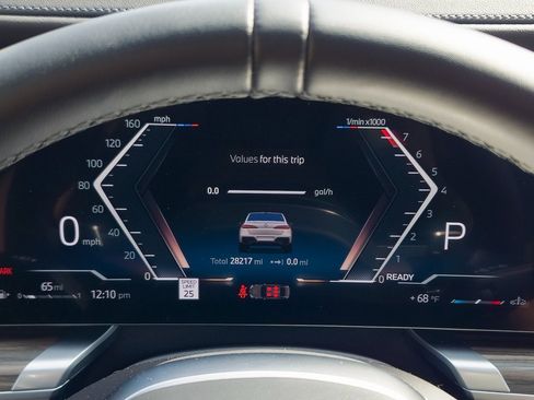 Used 2023 BMW 740i image 17