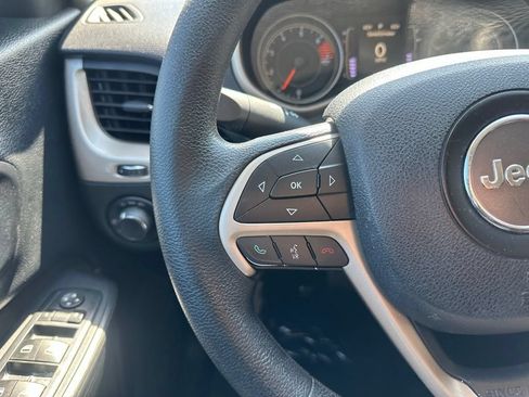 Used 2016 Jeep Cherokee Sport FWD image 22