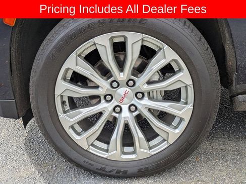 Used 2022 GMC Yukon Denali w/ Advanced Technology Package AWD/4WD image 12