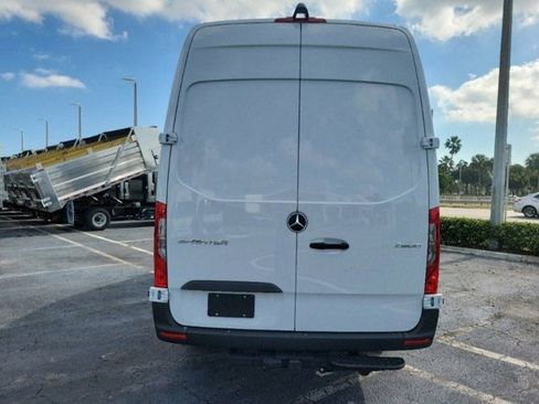 Used 2025 Mercedes-Benz Sprinter 2500 image 4