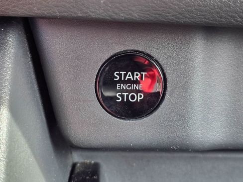 Used 2025 Nissan Rogue SV AWD/4WD image 19
