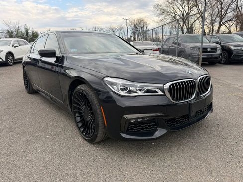 Used 2019 BMW 750i xDrive w/ Executive Package image 3