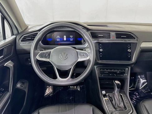 Certified 2024 Volkswagen Tiguan SE w/ Panoramic Sunroof Package AWD/4WD image 21