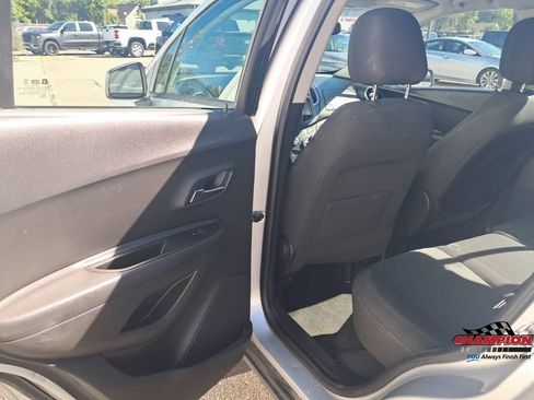 Used 2015 Chevrolet Trax LS FWD image 17
