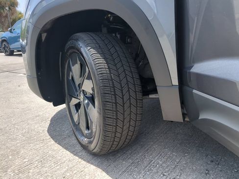 Certified 2025 Volkswagen Taos S FWD image 31