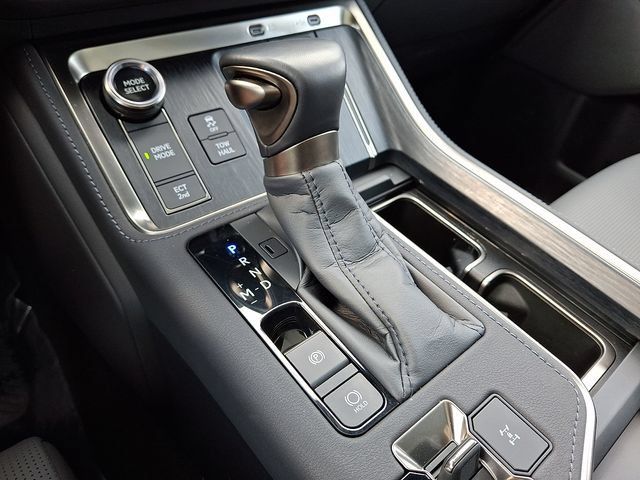 Used 2025 Lexus GX 550 w/ Accessory Package (2T) AWD/4WD image 16