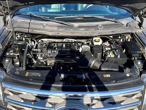 Used 2018 Ford Explorer XLT w/ Equipment Group 202A image 9