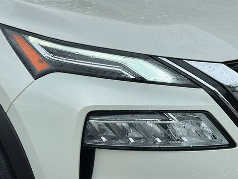 Used 2022 Nissan Rogue Platinum w/ Head-Up Display Package image 4