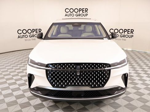 Used 2024 Lincoln Nautilus Premier w/ Equipment Group 102A image 10