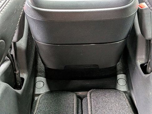 Used 2025 Chrysler Pacifica Select image 28