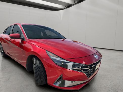 Used 2022 Hyundai Elantra SEL w/ Convenience + Premium Package FWD image 6