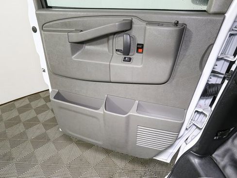 Used 2024 Chevrolet Express 2500 image 28