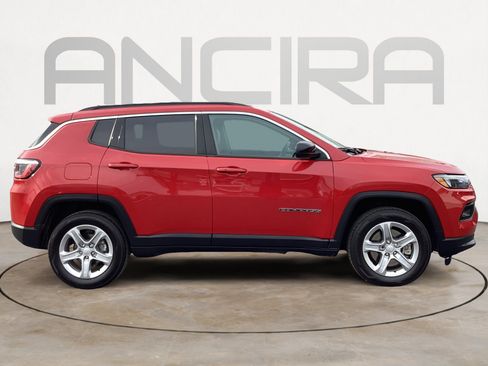Used 2024 Jeep Compass Latitude image 15
