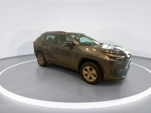 Used 2024 Toyota RAV4 XLE AWD/4WD image 2