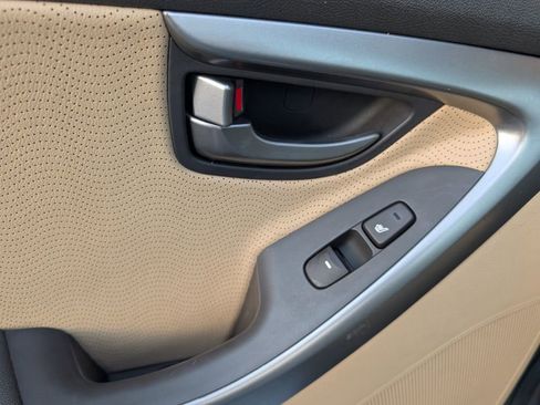 Used 2011 Hyundai Elantra Limited image 26