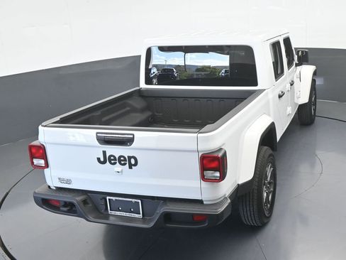 Used 2025 Jeep Gladiator Sport image 44