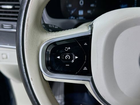 Used 2020 Volvo XC90 T5 Momentum w/ Protection Package Premier image 16