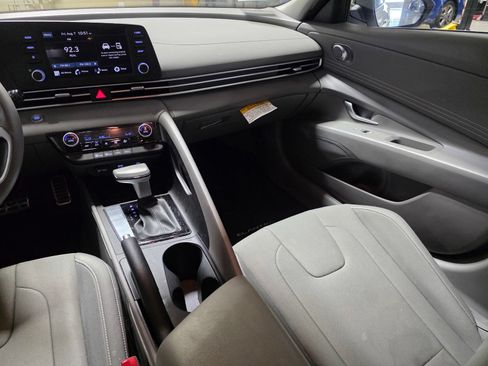 Certified 2025 Hyundai Elantra Sport FWD image 13