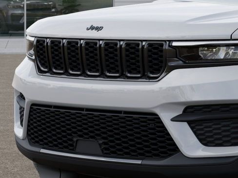 New 2025 Jeep Grand Cherokee Altitude image 11