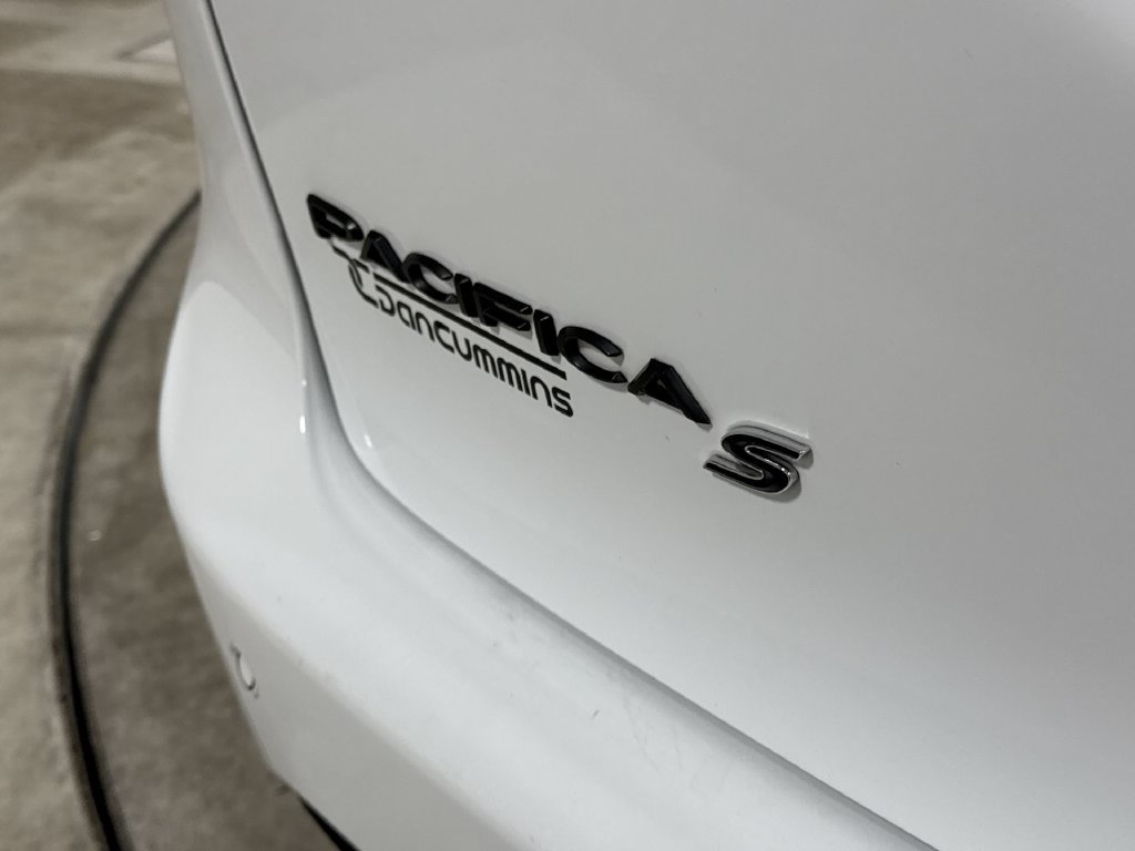 Used 2025 Chrysler Pacifica Limited FWD image 27