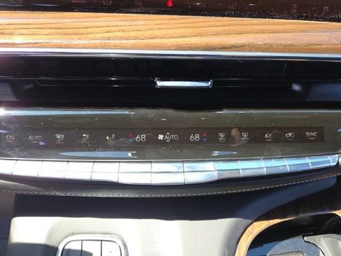 Used 2023 Cadillac Escalade ESV Premium Luxury Platinum image 16