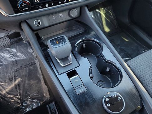 Certified 2023 Nissan Rogue SV image 18