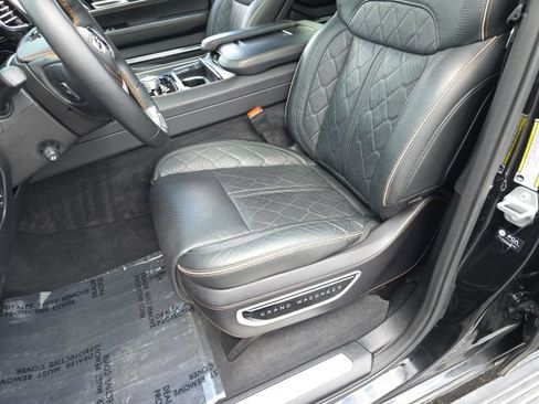 Used 2025 Jeep Grand Wagoneer L Series III w/ Rear Seat Video Group 1 AWD/4WD image 16