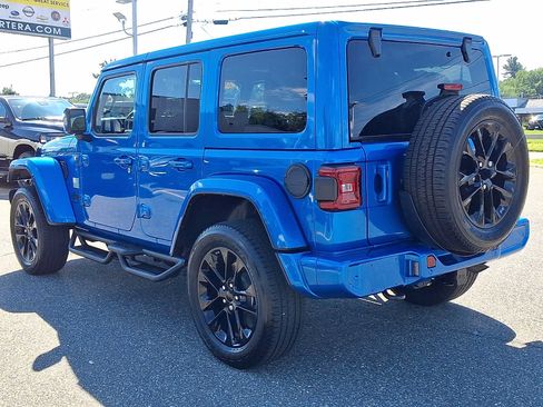 Used 2023 Jeep Wrangler Unlimited Sahara AWD/4WD image 4