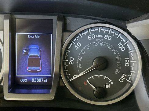 Used 2020 Toyota Tacoma SR5 image 14