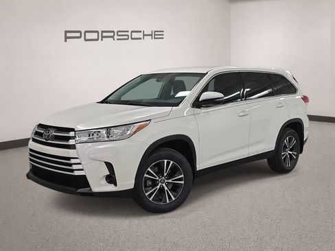 Used 2019 Toyota Highlander LE AWD/4WD image 1