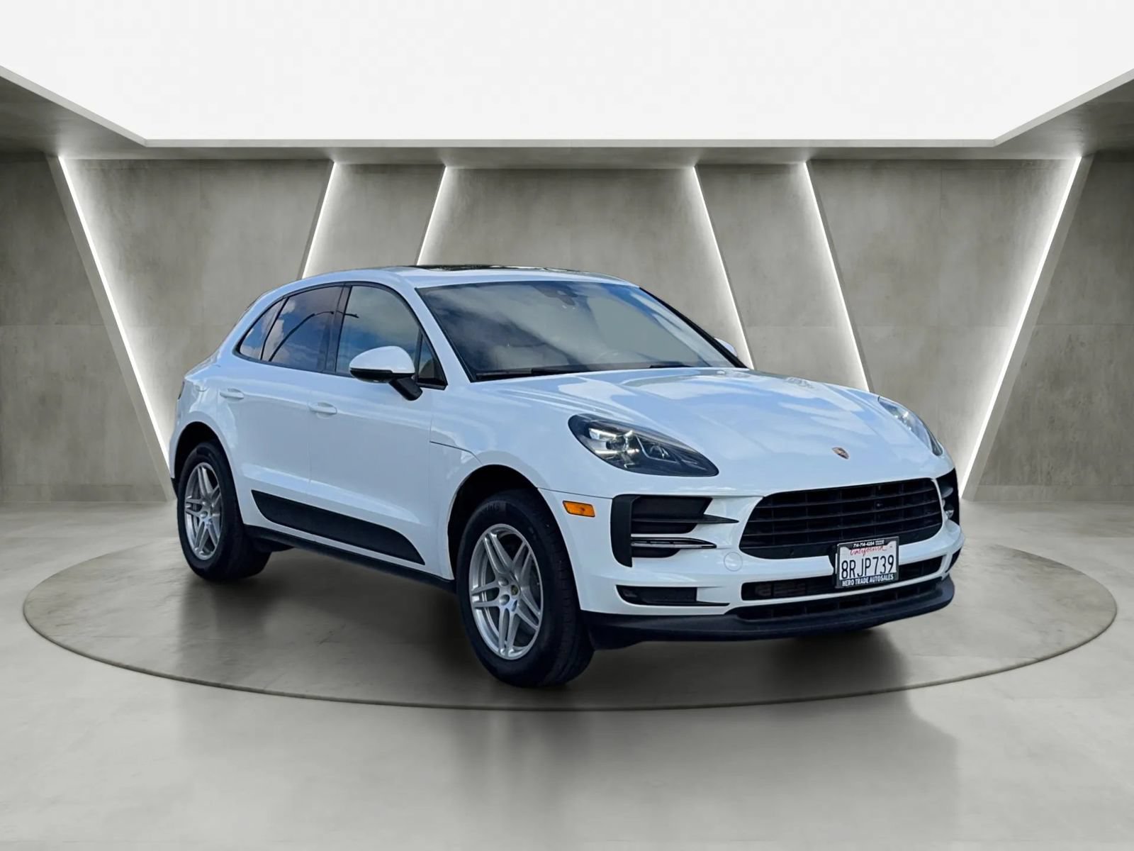 Used 2019 Porsche Macan AWD/4WD image 1