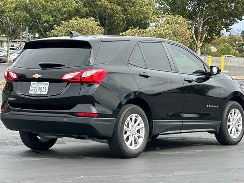 Used 2020 Chevrolet Equinox LS FWD image 4