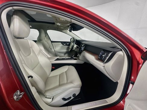 Used 2019 Volvo S60 T5 Momentum w/ Multimedia Package FWD image 32