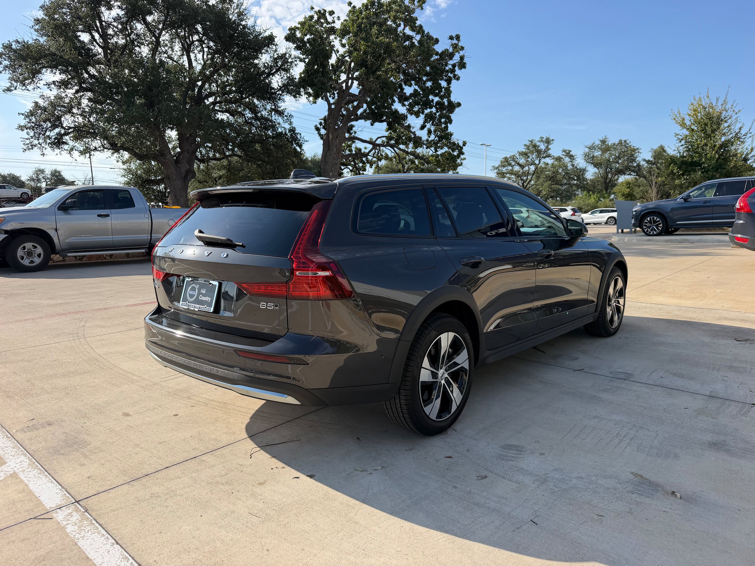 Certified 2025 Volvo V60 B5 Cross Country Plus AWD/4WD image 6