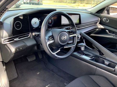 Used 2024 Hyundai Elantra SEL w/ Convenience Package image 11