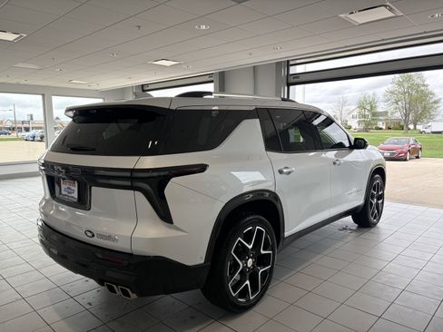 Used 2025 Chevrolet Traverse High Country w/ LPO, Floor Liner Package image 6