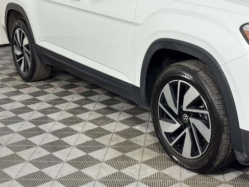 Used 2024 Volkswagen Atlas SE image 12