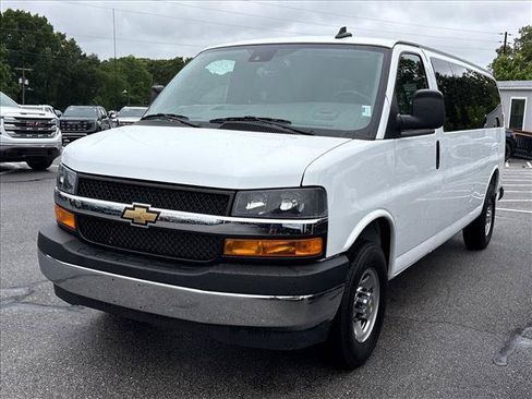 Certified 2025 Chevrolet Express 3500 LT w/ LT Preferred Equipment Group RWD image 4