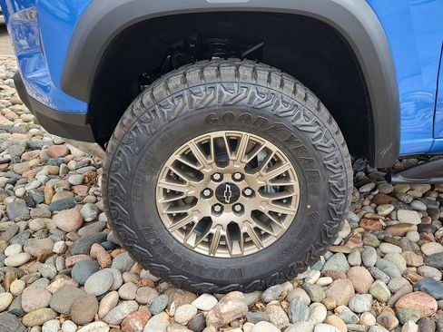 Used 2026 Chevrolet Colorado ZR2 w/ Technology Package AWD/4WD image 26