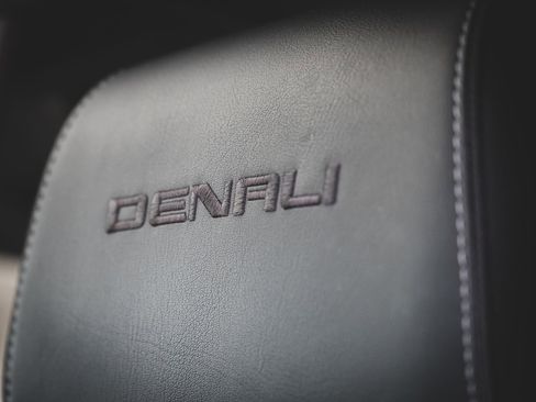 Used 2018 GMC Yukon XL Denali w/ Denali Ultimate Package AWD/4WD image 15
