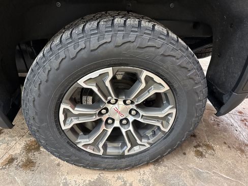 Used 2024 GMC Sierra 1500 SLT AWD/4WD image 6