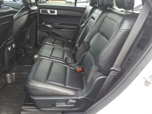 Used 2020 Ford Explorer XLT w/ Equipment Group 202A image 8