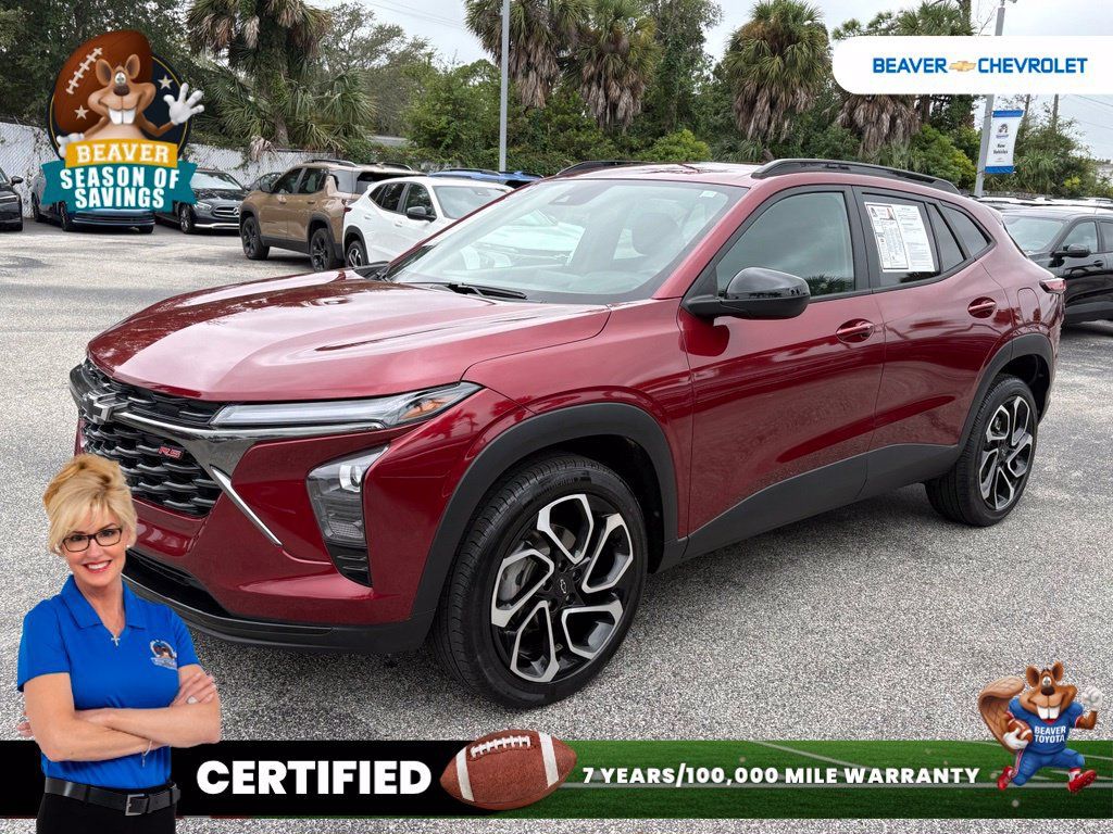 Used 2025 Chevrolet Trax RS w/ Driver Confidence Package FWD image 1