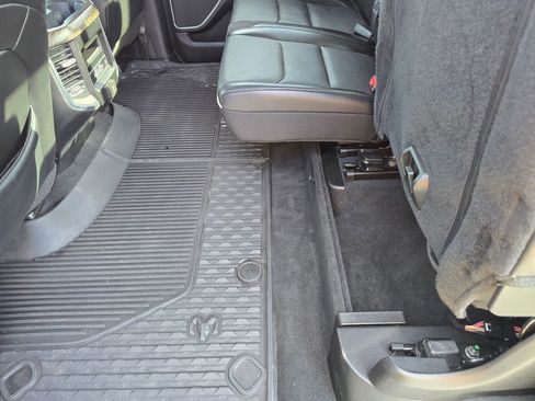 Used 2019 RAM 1500 Laramie image 11