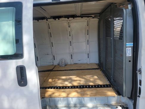 Used 2014 Chevrolet Express 3500 Extended RWD image 21