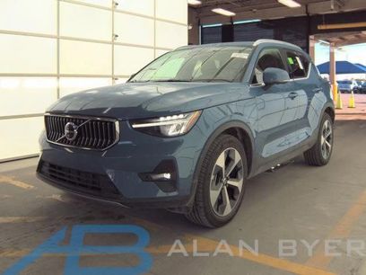 Used 2025 Volvo XC40 B5 Plus