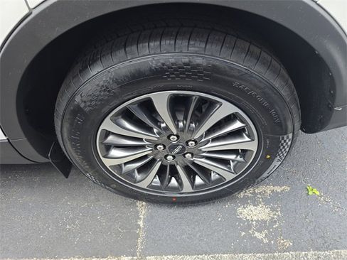 Used 2023 Lincoln Nautilus FWD image 6