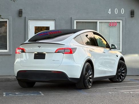 Used 2023 Tesla Model Y Performance AWD/4WD image 5