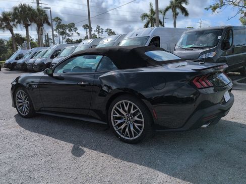 Used 2025 Ford Mustang GT Premium RWD image 7