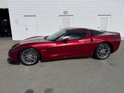 Used 2007 Chevrolet Corvette Coupe w/ Preferred Equipment Group RWD image 3